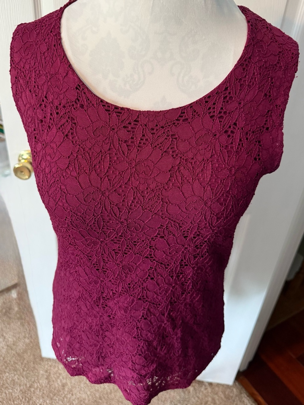 Sleeveless Lace Shell Top - Burgundy